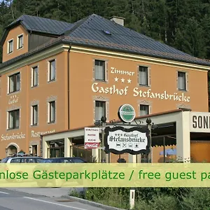 Hotell Stefansbruecke, Mutters
